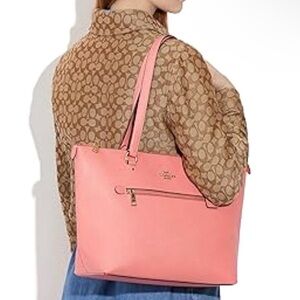 Coach 2022 Pink Crossgrain Leather Shoulder
Handbag F79608 MSRP $350 - EUC